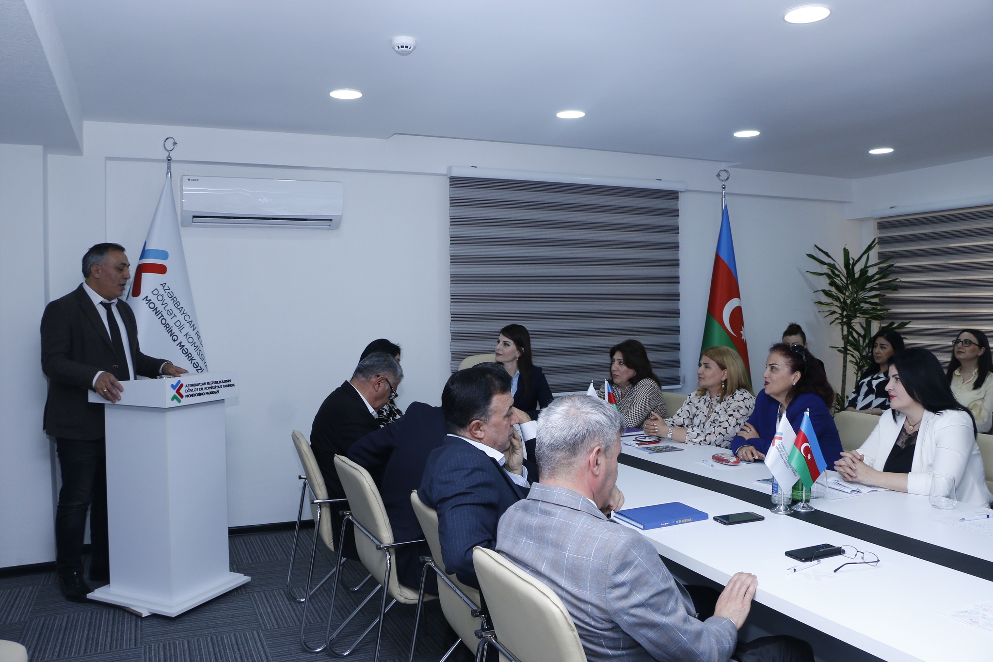 Azərbaycan Respublikasının Dövlət Dil Komissiyası yanında Monitorinq Mərkəzində “Heydər Əliyev İli” çərçivəsində “Heydər Əliyev və azərbaycançılıq məfkurəsi” adlı tədbir keçirilmişdir. 